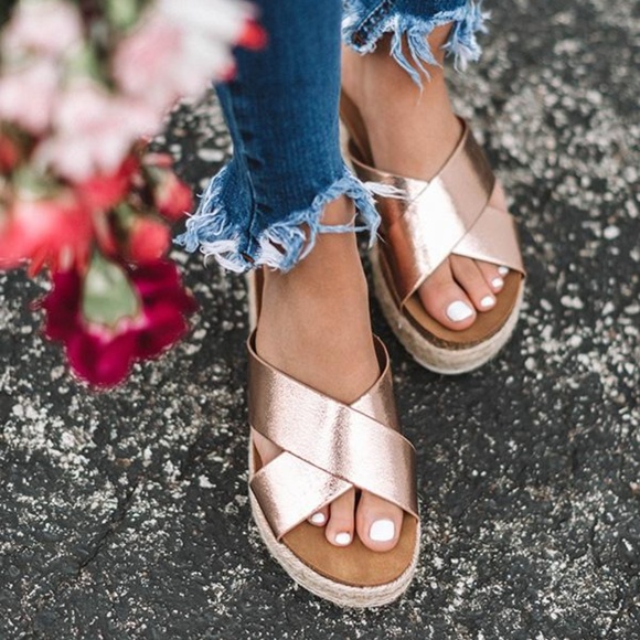 NEW*** TAN LADIES CROSS BANDS PLATFORM SLIDES - Picture 5 of 5